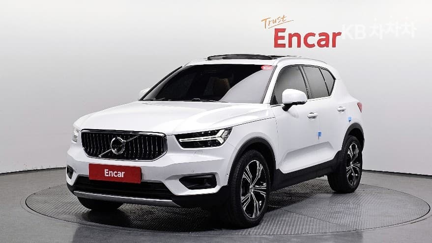 Volvo XC40 B4 AWD Inscription - Image 1