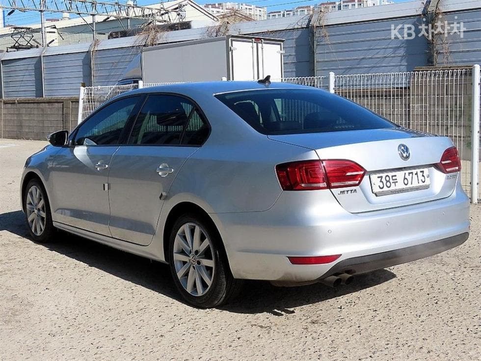 Volkswagen Нов Jetta2.0 Турбо Дизел Инжекция 6세대 - 3