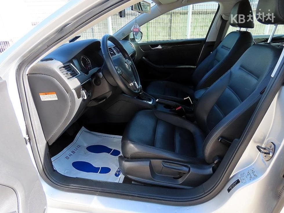 Volkswagen Нов Jetta2.0 Турбо Дизел Инжекция 6세대 - 5