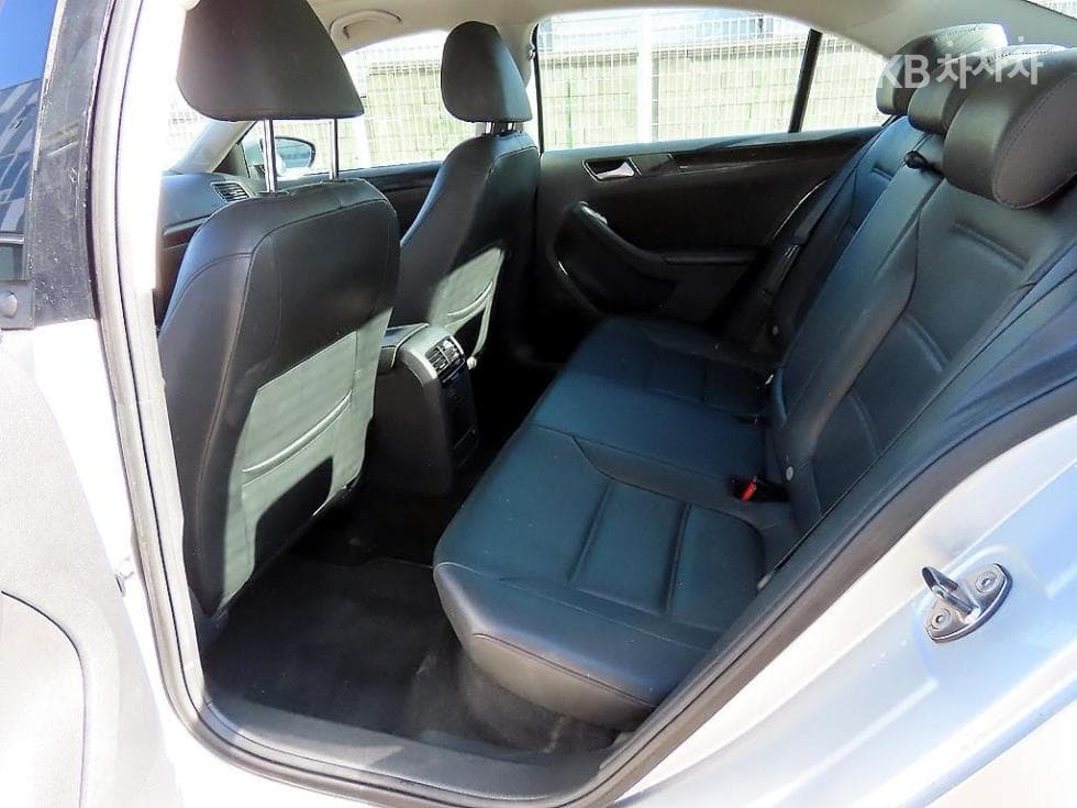 Volkswagen Нов Jetta2.0 Турбо Дизел Инжекция 6세대 - 6