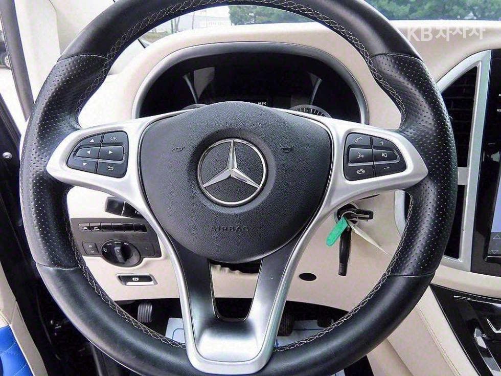 Mercedes-Benz V클래스(W447)2.0 Бензин Стандартен - 9