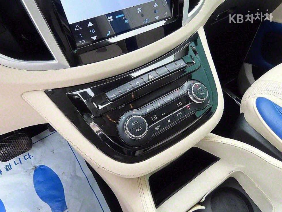 Mercedes-Benz V클래스(W447)2.0 Бензин Стандартен - 11