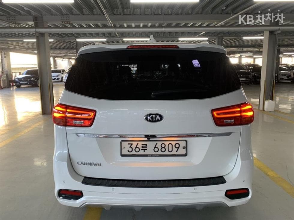 Киа The New (фейслифт) Канивал9-местен 2.2 Дизел Престиж - 4