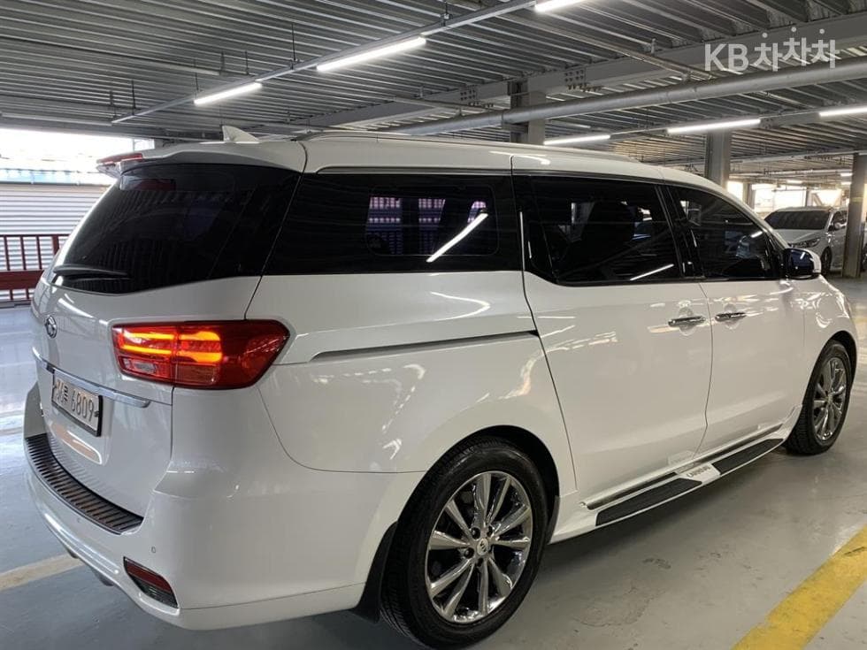 Киа The New (фейслифт) Канивал9-местен 2.2 Дизел Престиж - 5