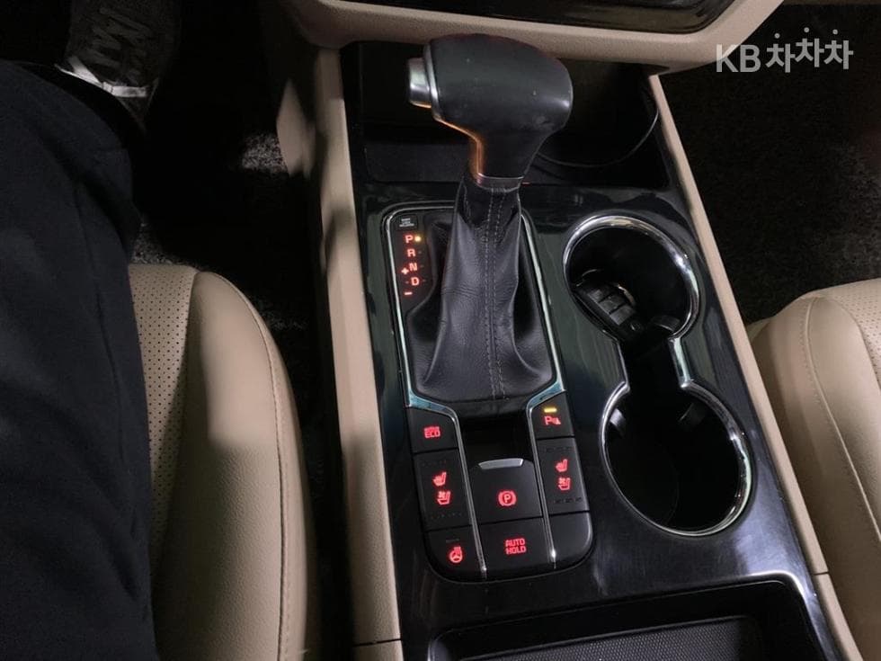 Киа The New (фейслифт) Канивал9-местен 2.2 Дизел Престиж - 9