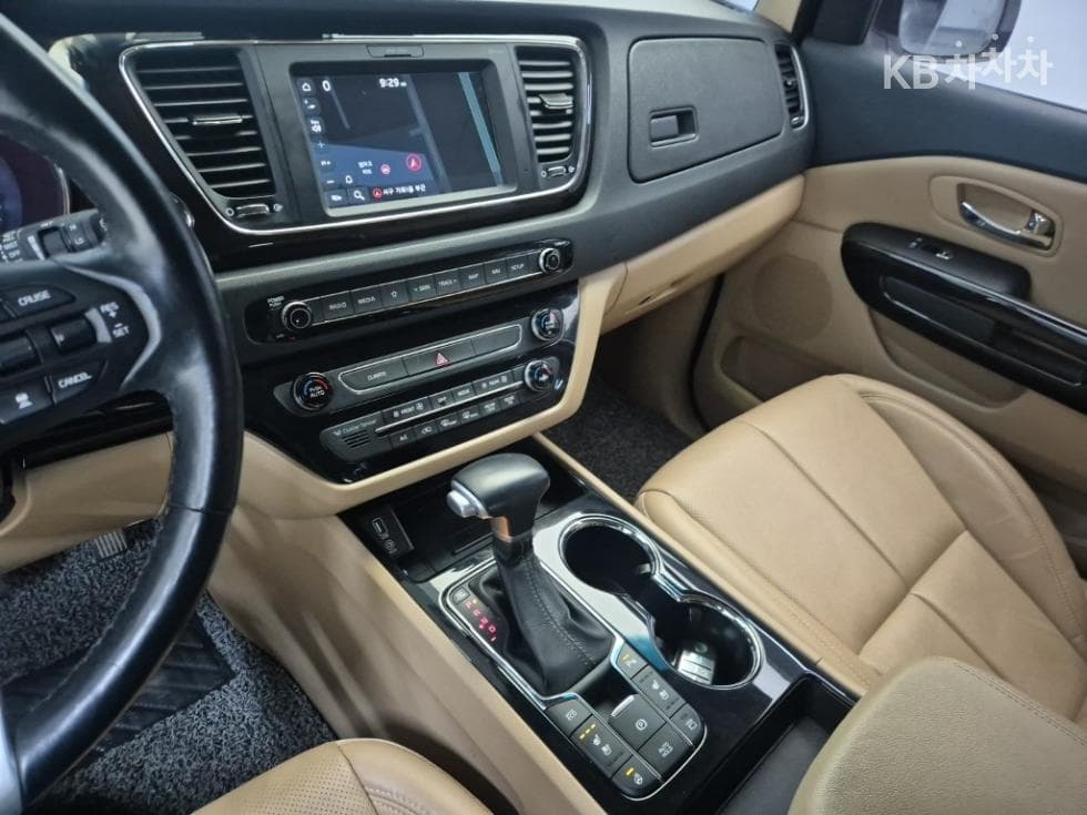 Киа The New (фейслифт) Канивал7-местен (Лимузин) 3.3 Бензин Лимузин President - 10