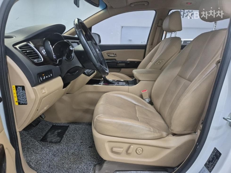 Киа The New (фейслифт) Канивал7-местен (Лимузин) 3.3 Бензин Лимузин President - 11