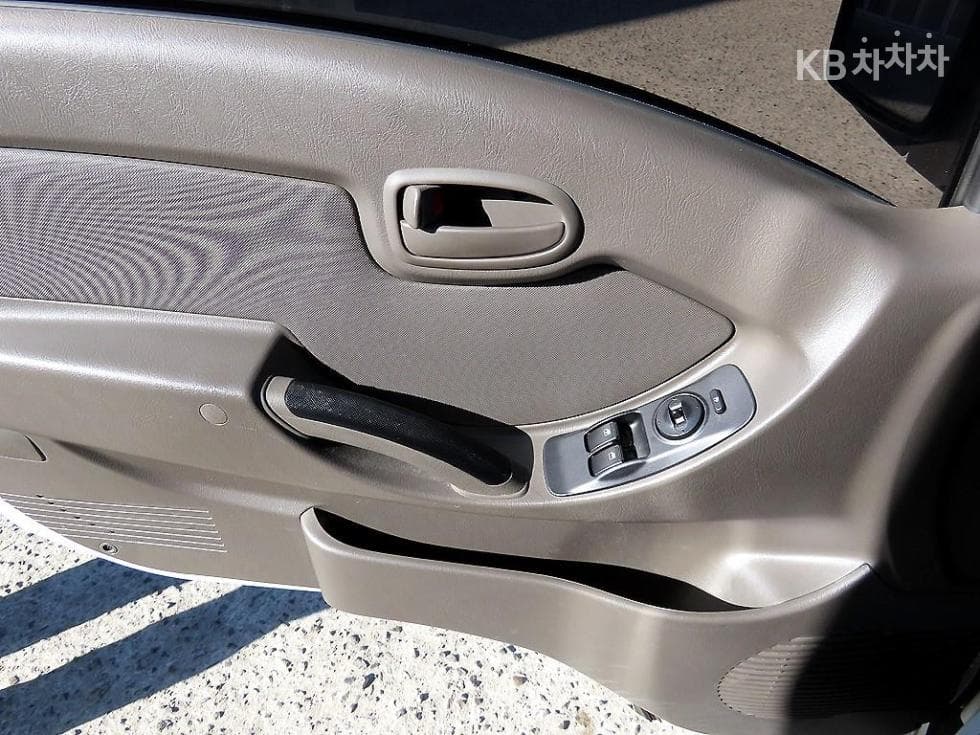 Хюндай Porter 2Удължено междуосие Super Cab Wing Body Ръчна PLUS - 12