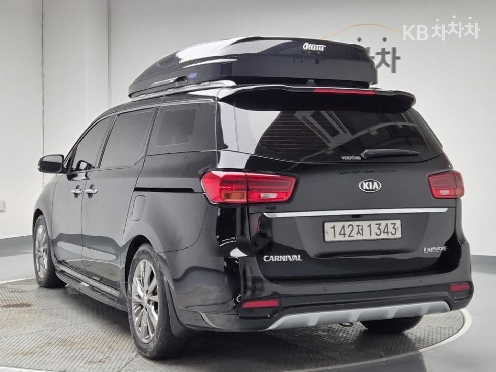 Kia The New (facelift) Carnival7-seater (Limousine) 2.2 Diesel Limousine President - 2