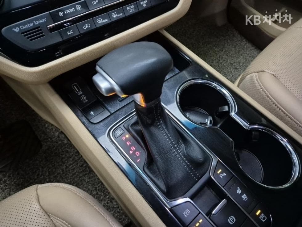 Kia The New (facelift) Carnival7-seater (Limousine) 2.2 Diesel Limousine President - 8