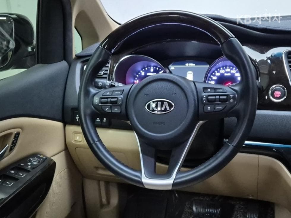 Kia The New (facelift) Carnival7-seater (Limousine) 2.2 Diesel Limousine President - 9