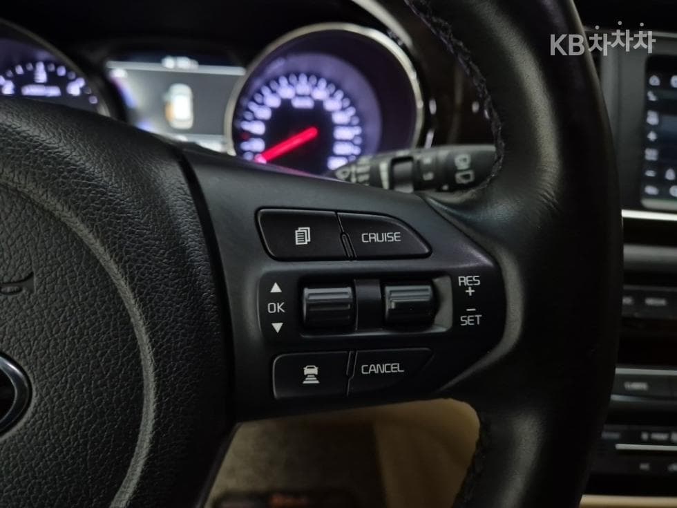 Kia The New (facelift) Carnival7-seater (Limousine) 2.2 Diesel Limousine President - 15