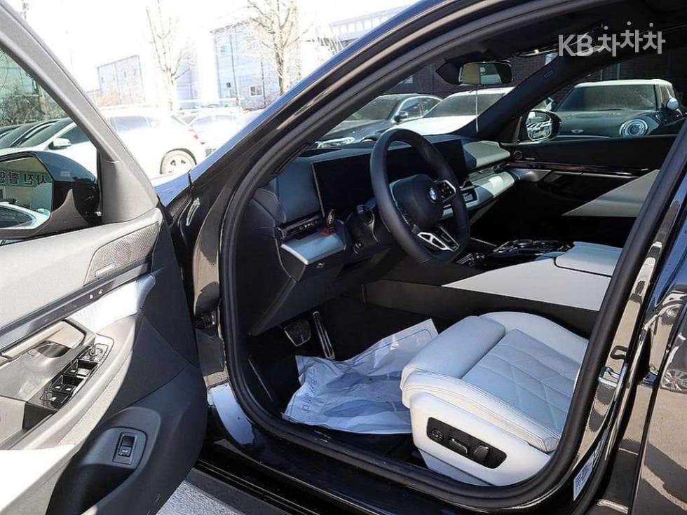 BMW New5 Series(G60)520i M Sport - 6