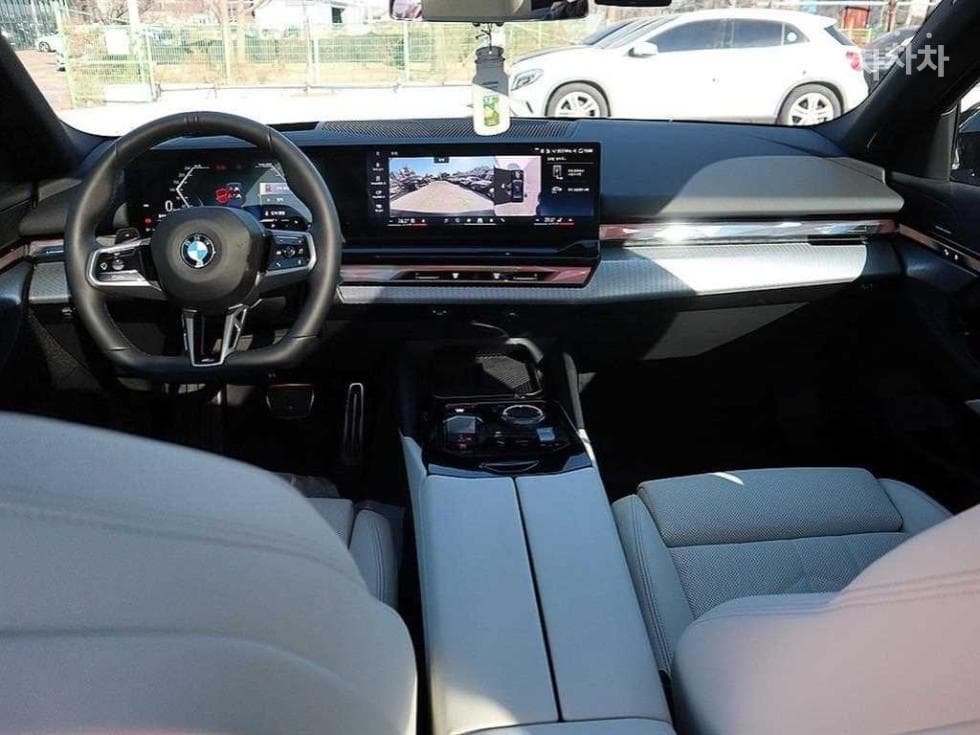 BMW New5 Series(G60)520i M Sport - 17
