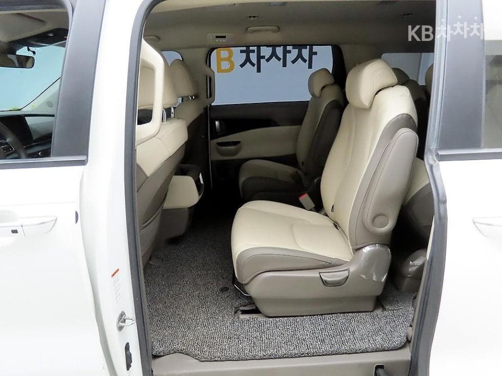 Kia Carnival 4th generationD2.2 9-seater Prestige - 14