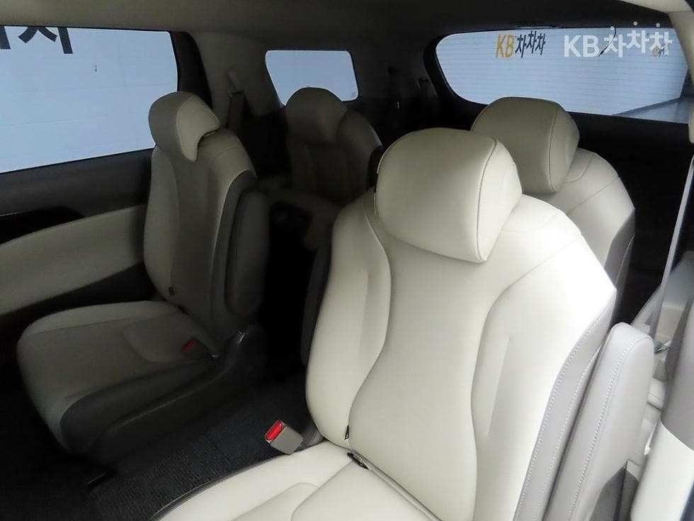 Kia Carnival 4th generationD2.2 9-seater Prestige - 15