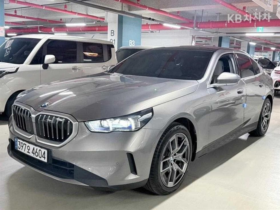BMW New5 Series(G60) 520i Standard - Image 1