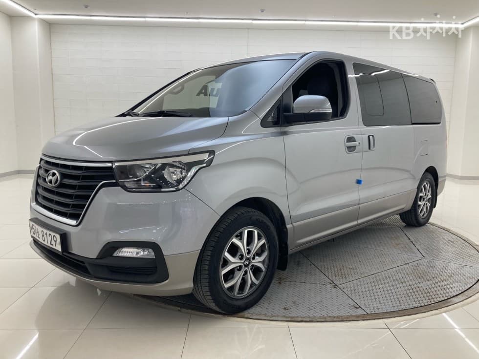 Hyundai The New (facelift) 그랜드 Star렉스 어반 9-seater Premium Special (special feature/edition) - Image 1