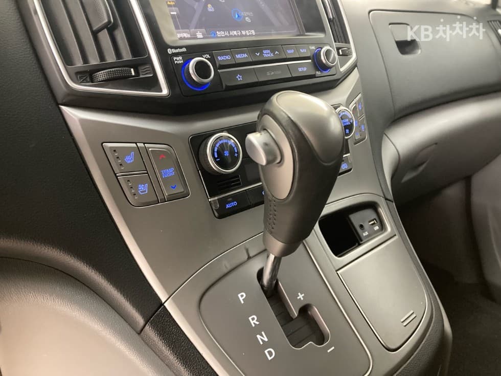 Hyundai The New (facelift) 그랜드 Star렉스어반 9-seater Premium Special (special feature/edition) - 9