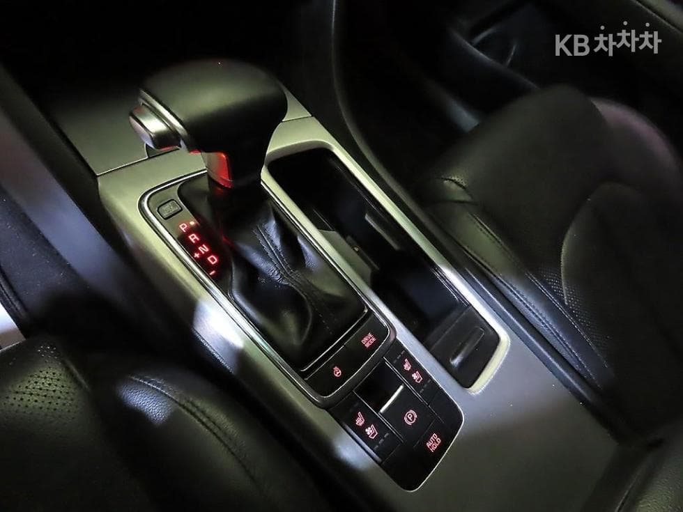 Kia K5 Hybrid Second generation2.0 Noblesse Special (special feature/edition) - 12