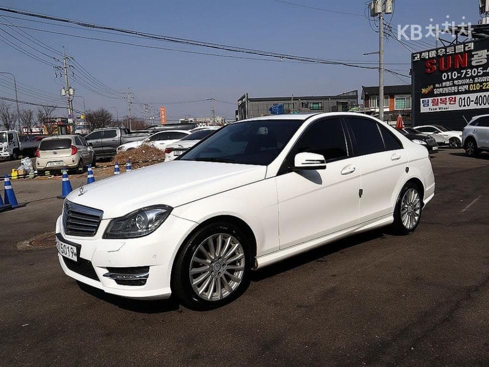 Mercedes-Benz New C-Class C200 CGI - Image 1