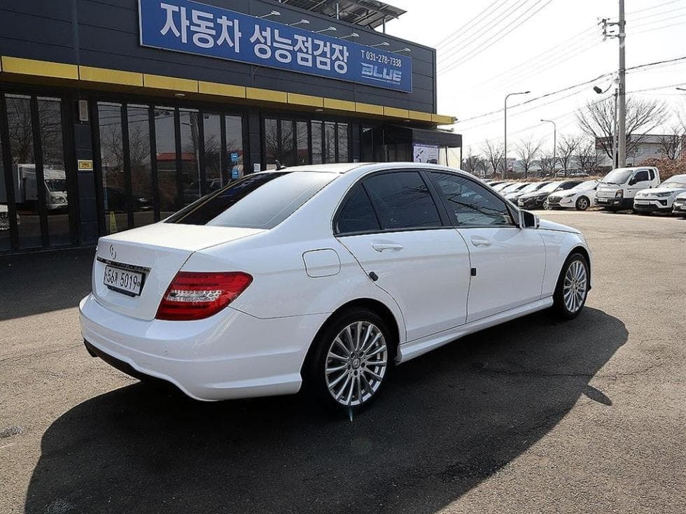 Mercedes-Benz New C-ClassC200 CGI - 3