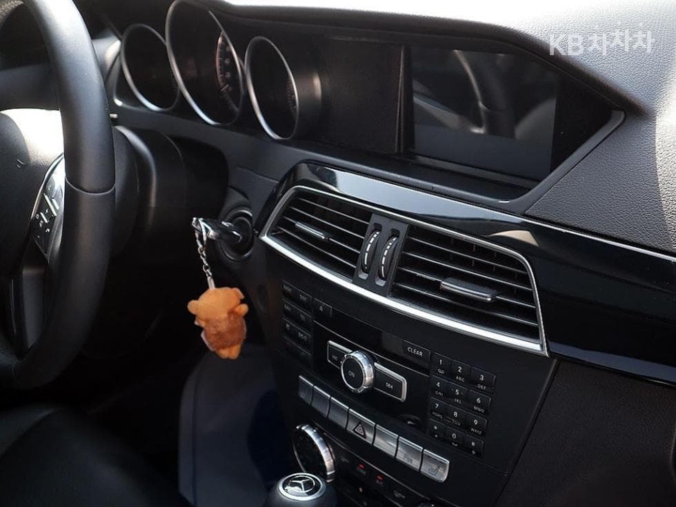 Mercedes-Benz New C-ClassC200 CGI - 11