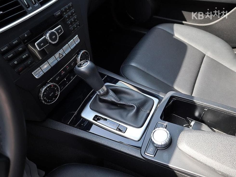 Mercedes-Benz New C-ClassC200 CGI - 12