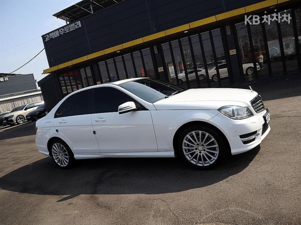 Mercedes-Benz New C-ClassC200 CGI - 20