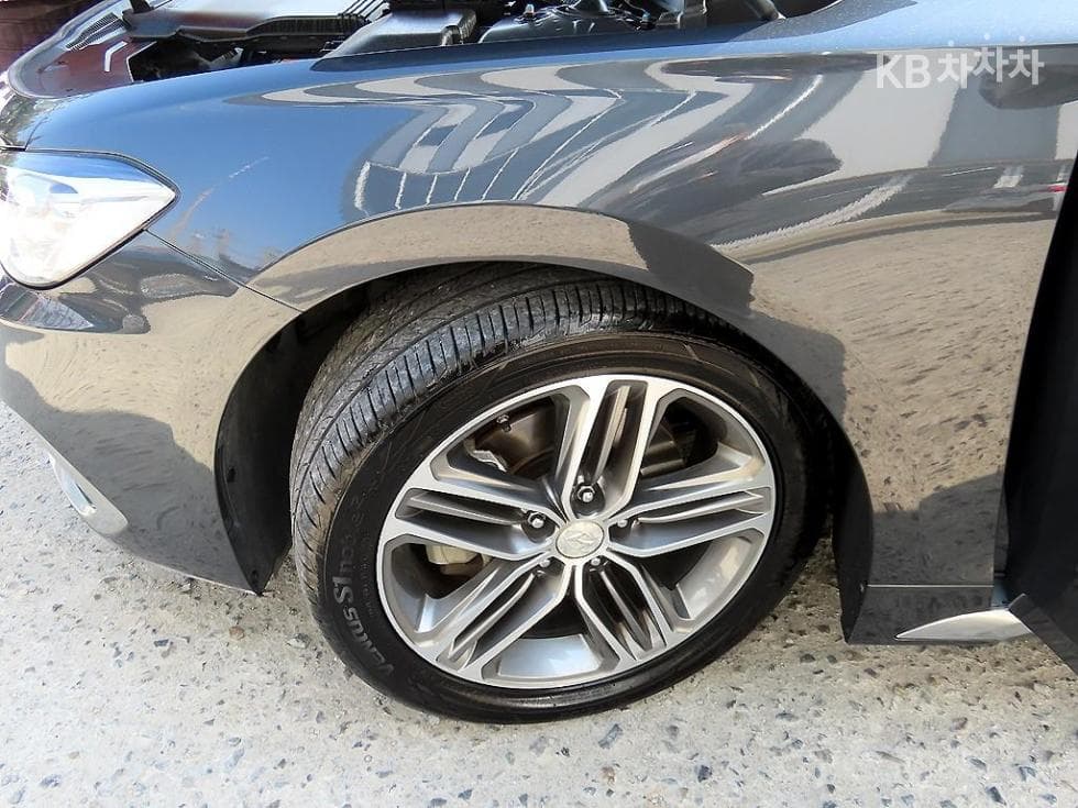 Hyundai Grandeur (Azera)IG2.4 Premium Special (special feature/edition) - 20