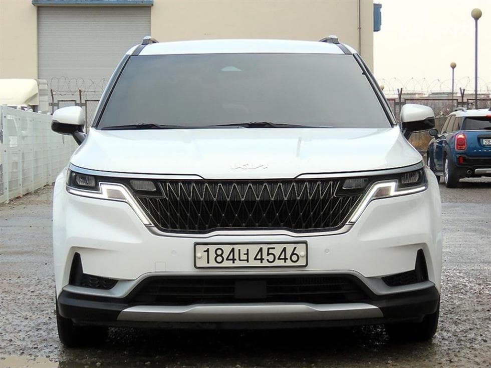 Kia Carnival 4th generation D2.2 9-seater Prestige - Image 1
