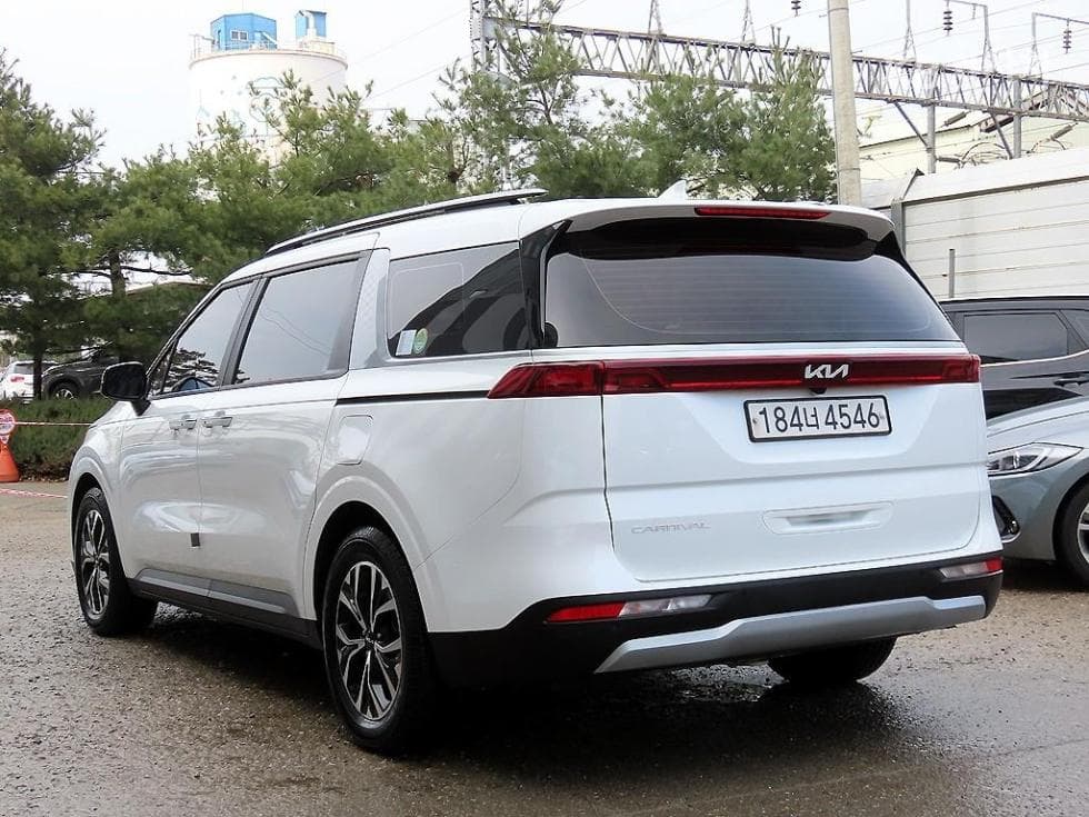 Kia Carnival 4th generationD2.2 9-seater Prestige - 3