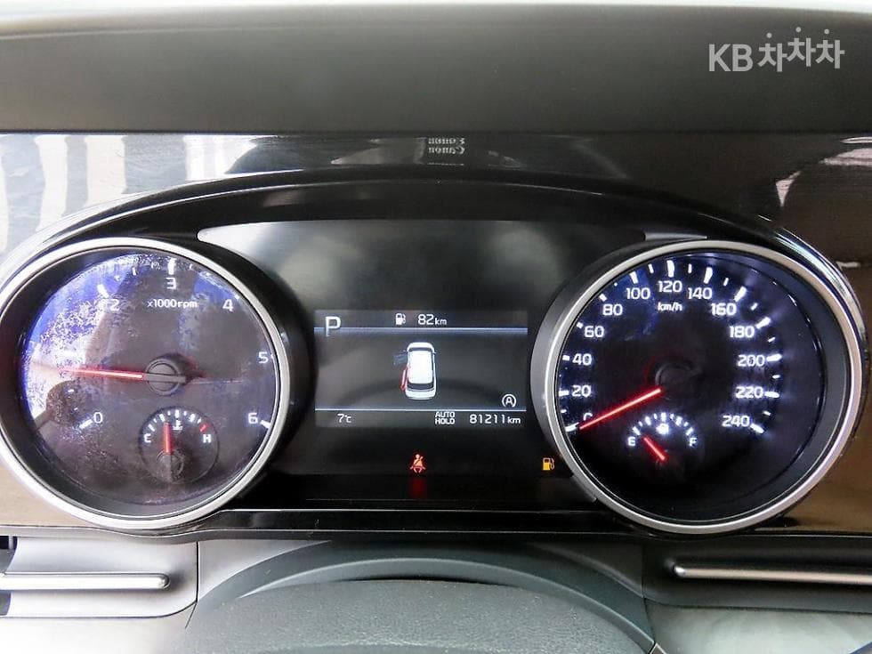 Kia Carnival 4th generationD2.2 9-seater Prestige - 10
