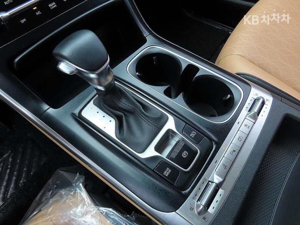 Kia Carnival 4th generationD2.2 9-seater Prestige - 11