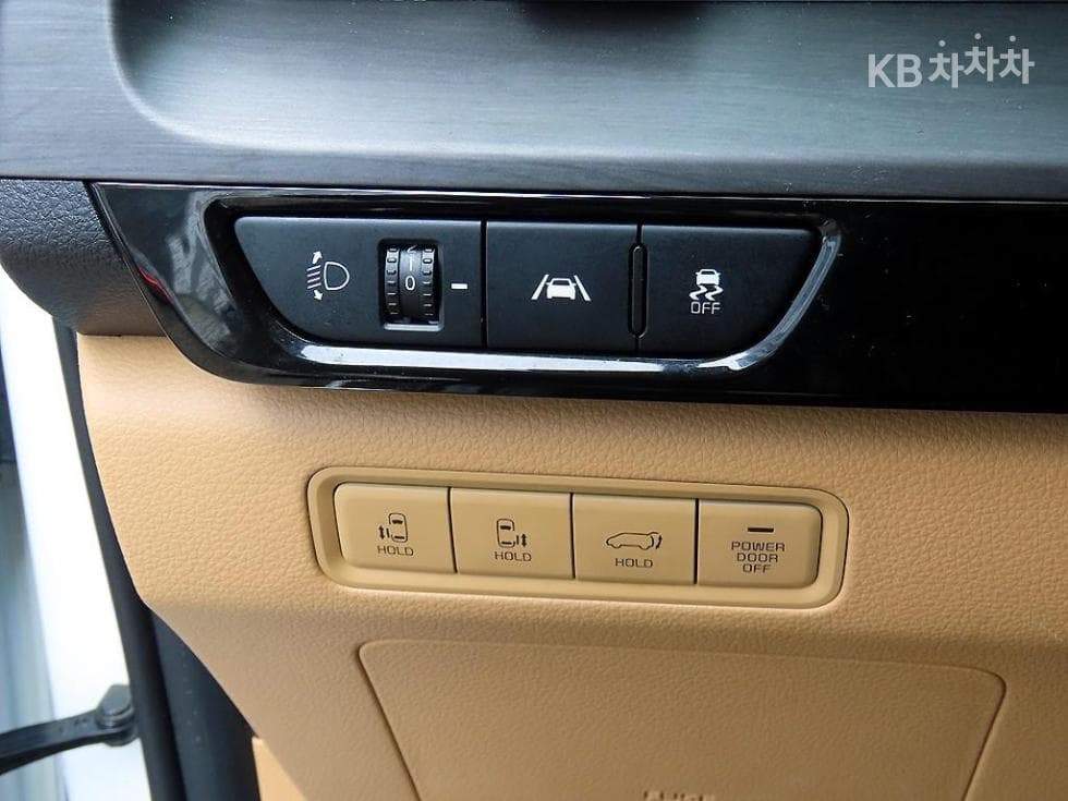 Kia Carnival 4th generationD2.2 9-seater Prestige - 13