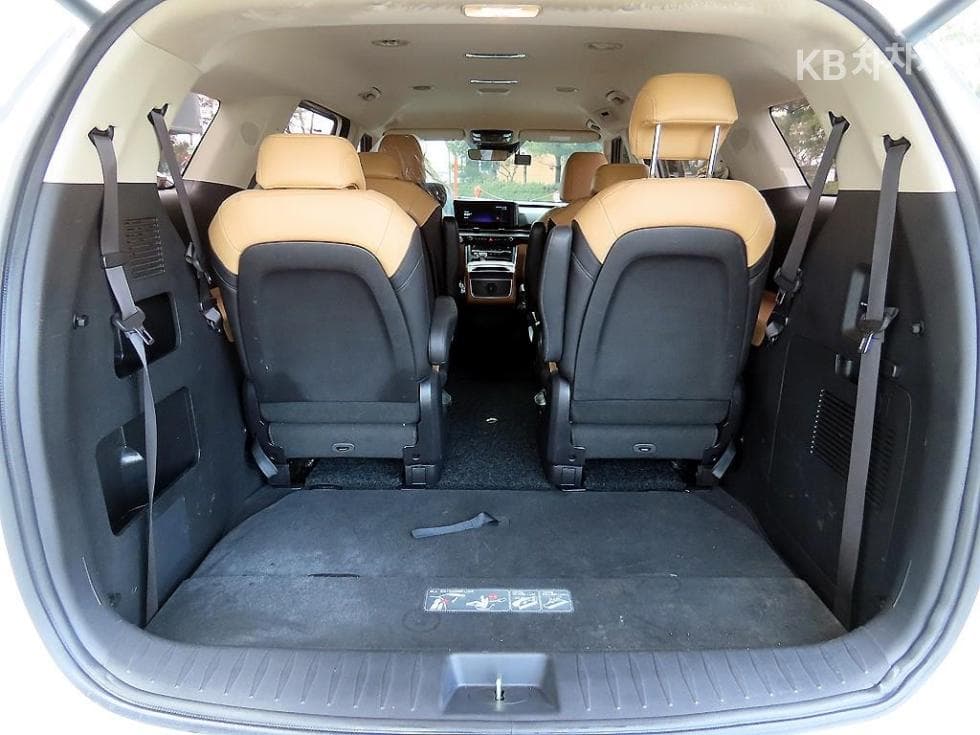 Kia Carnival 4th generationD2.2 9-seater Prestige - 17