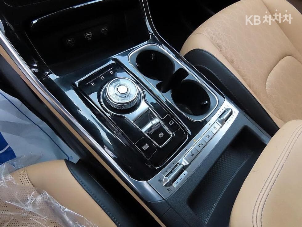 Kia Carnival 4th generationD2.2 9-seater Noblesse - 10