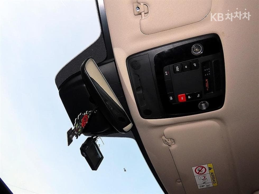 Kia Carnival 4th generationD2.2 9-seater Noblesse - 15