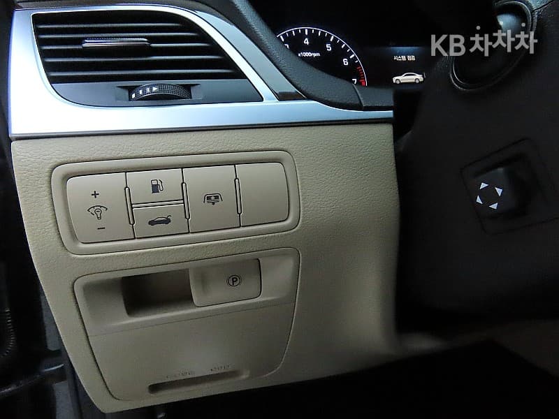 Hyundai GenesisDHG330 Premium AWD - 12
