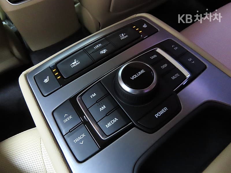 Hyundai GenesisDHG330 Premium AWD - 18