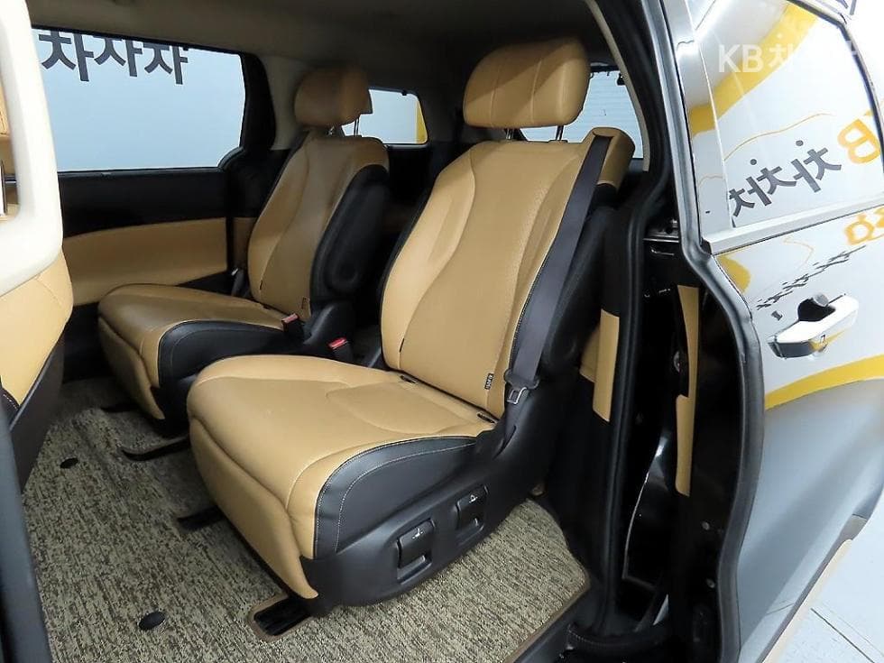 Kia Carnival 4th generationD2.2 7-seater (Limousine) Noblesse - 6