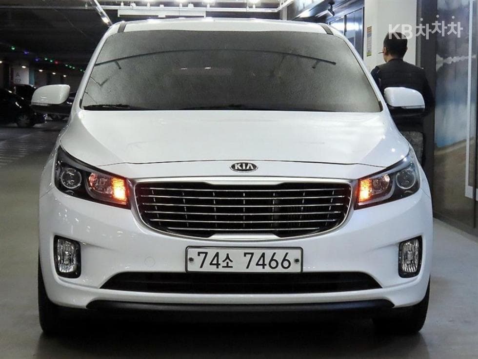 Kia All New Carnival11-seater 2.2 Diesel Deluxe - 2