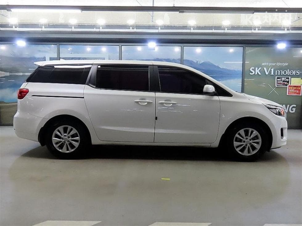 Kia All New Carnival11-seater 2.2 Diesel Deluxe - 5
