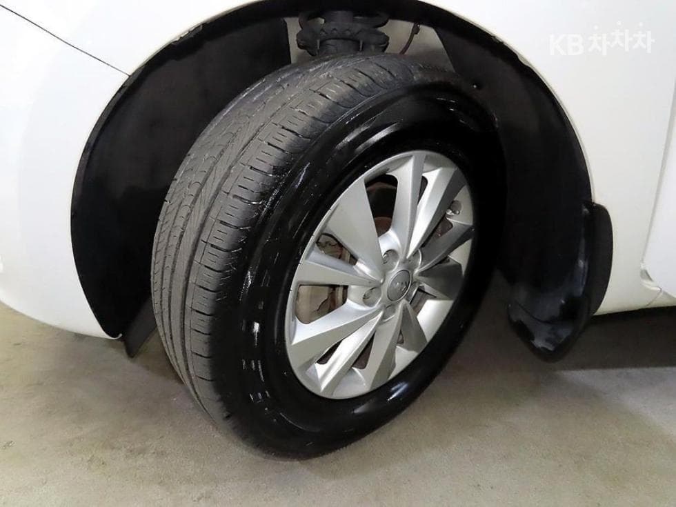 Kia All New Carnival11-seater 2.2 Diesel Deluxe - 6