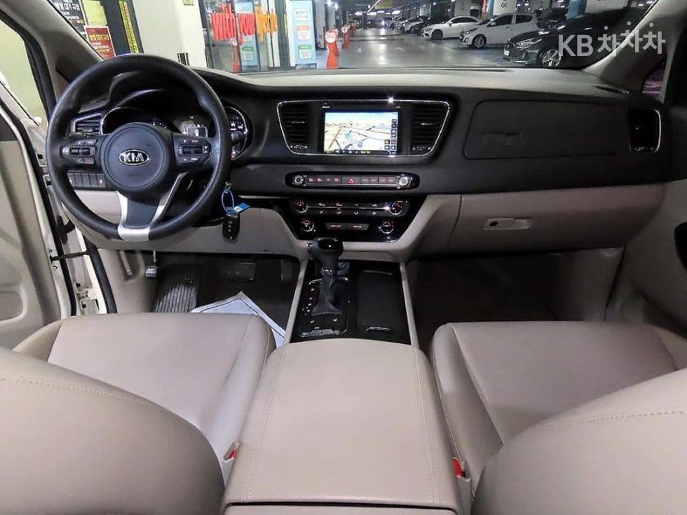 Kia All New Carnival11-seater 2.2 Diesel Deluxe - 10