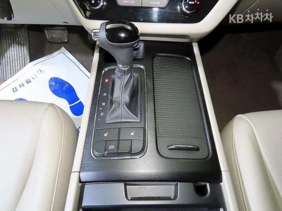 Kia All New Carnival11-seater 2.2 Diesel Deluxe - 9
