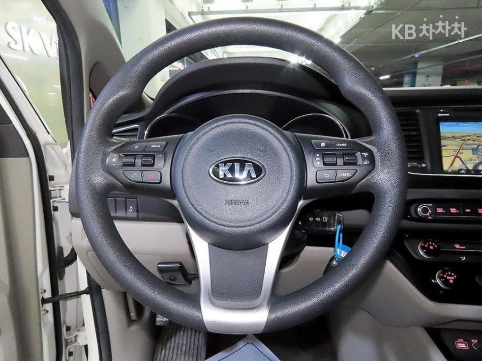 Kia All New Carnival11-seater 2.2 Diesel Deluxe - 13