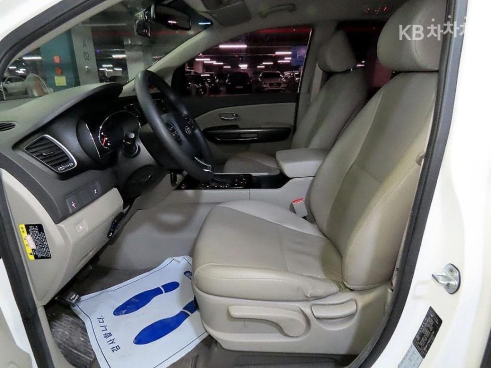 Kia All New Carnival11-seater 2.2 Diesel Deluxe - 14