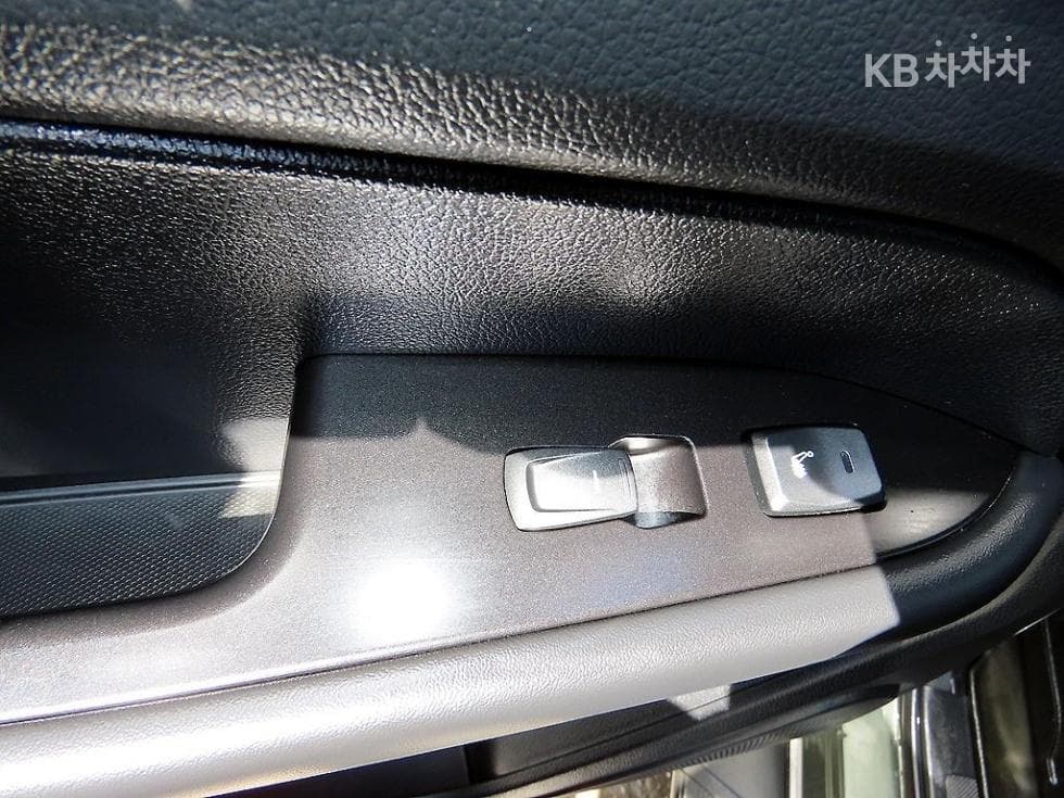 KG Mobility The New (facelift) Rexton 스포츠2.2 4WD Prestige - 17