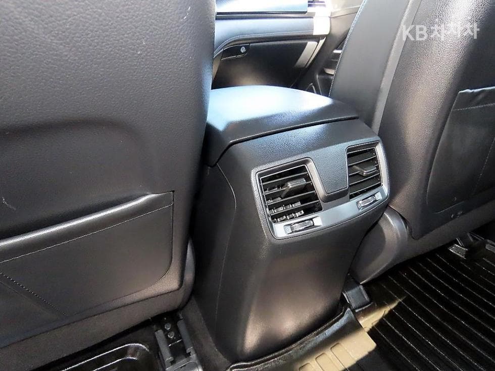 KG Mobility The New (facelift) Rexton 스포츠2.2 4WD Prestige - 18